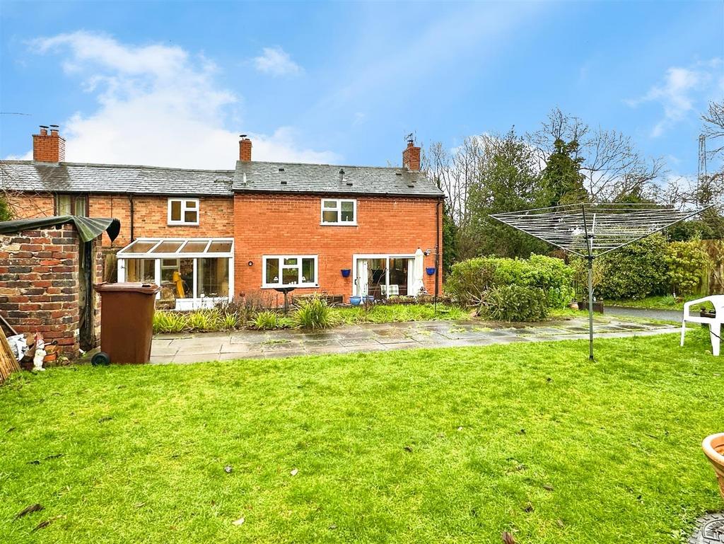 Garden to house