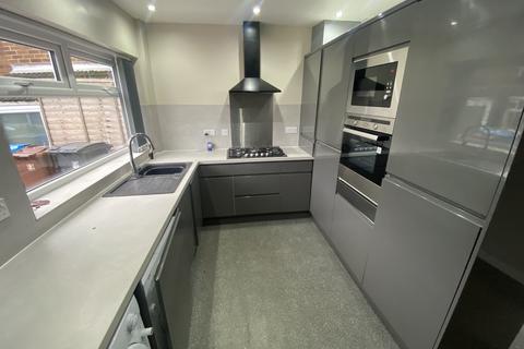 2 bedroom terraced house to rent, Huntingdon Avenue, Oldham, Lancashire, OL9