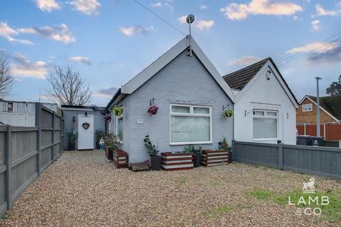 2 bedroom semi-detached bungalow for sale - Burrs Road, Clacton-On-Sea CO15