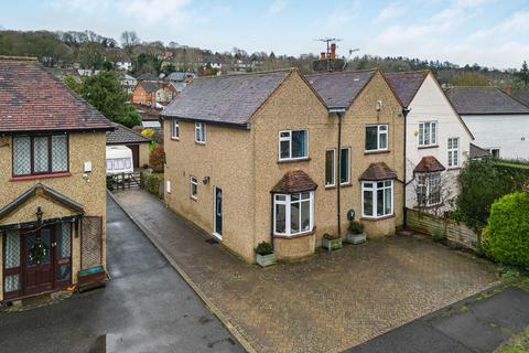 5 bedroom semi-detached house for sale - Manor Gardens, High Wycombe HP13