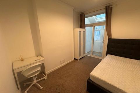 1 bedroom in a house share to rent, 280 Whitchurch Road, Cardiff, CF14
