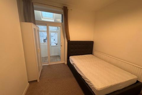 1 bedroom in a house share to rent, 280 Whitchurch Road, Cardiff, CF14