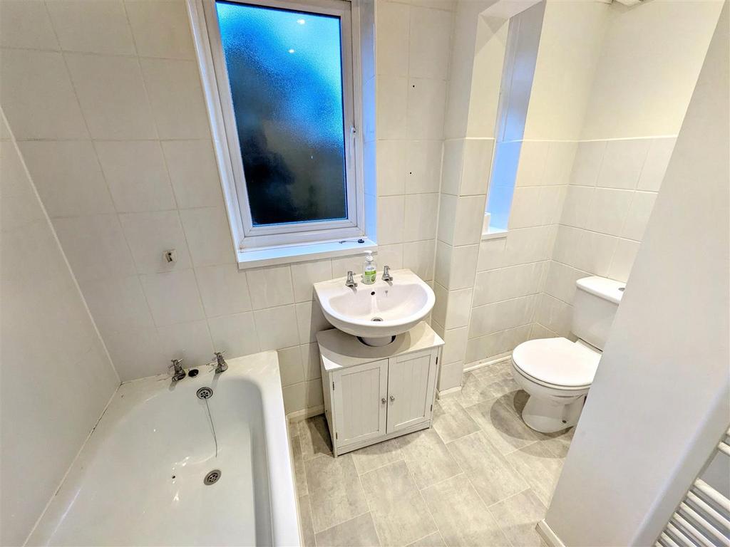 Bathroom 6 new.jpg