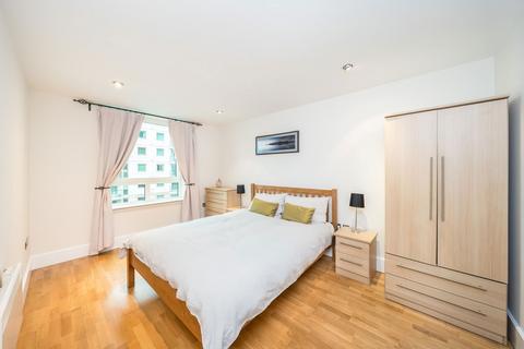 2 bedroom flat for sale, St. George Wharf, London SW8