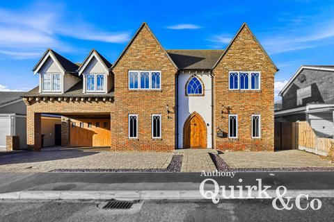 Hannett Road, Canvey Island, SS8