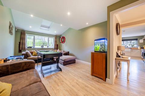 undefined, Oakridge,  Basingstoke,  RG21