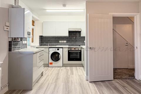 3 bedroom flat to rent, Queensbury Station Parade, Edgware, HA8