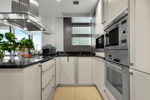 2 bedroom flat to rent, Hertsmere Road, London