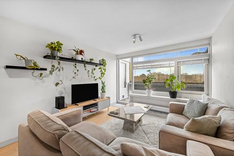 2 bedroom flat to rent - Dunbridge House, Highcliffe Drive, London