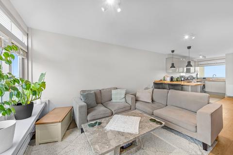 2 bedroom flat to rent, Dunbridge House, Highcliffe Drive, London