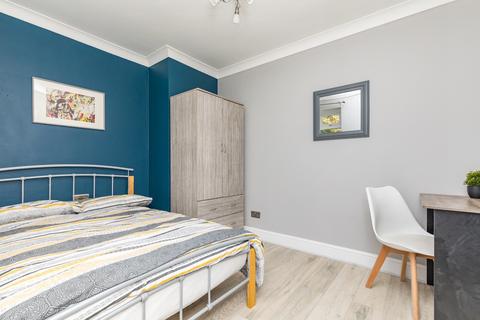 6 bedroom semi-detached house to rent, Moulsecombe, Brighton, BN2