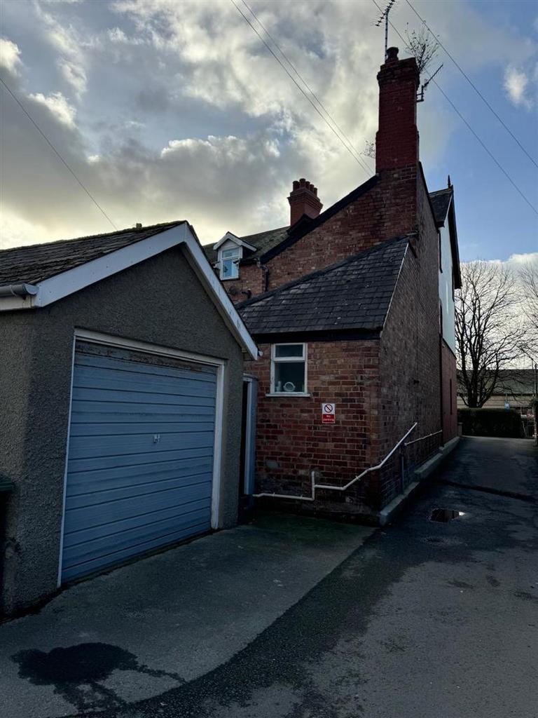 Detached garage