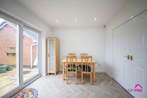3 bedroom detached house to rent, Rosemary Drive, Newton-Le-Willows, WA12