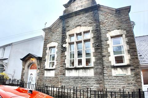 4 bedroom semi-detached house for sale, William Street, Blackwood, NP12