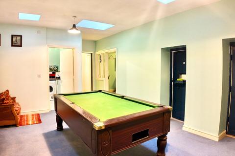 4 bedroom semi-detached house for sale, William Street, Blackwood, NP12