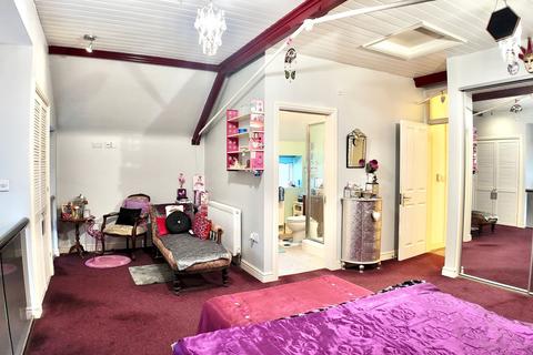 4 bedroom semi-detached house for sale, William Street, Blackwood, NP12