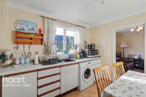 3 bedroom end of terrace house for sale, Sycamore Road, Burton-On-Trent
