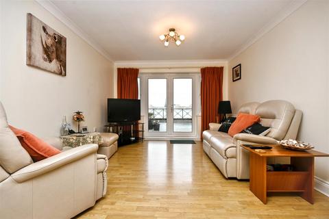 2 bedroom flat for sale, Macquarie Quay, Eastbourne