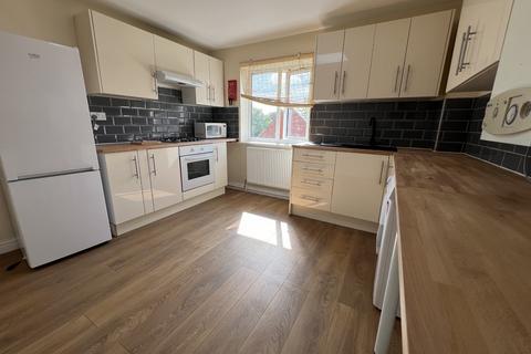 3 bedroom flat to rent, Orchard Lodge, North Hill Road, Leeds LS6