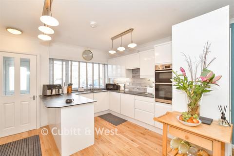 4 bedroom terraced house for sale, Maisemore Gardens, Emsworth, Hampshire
