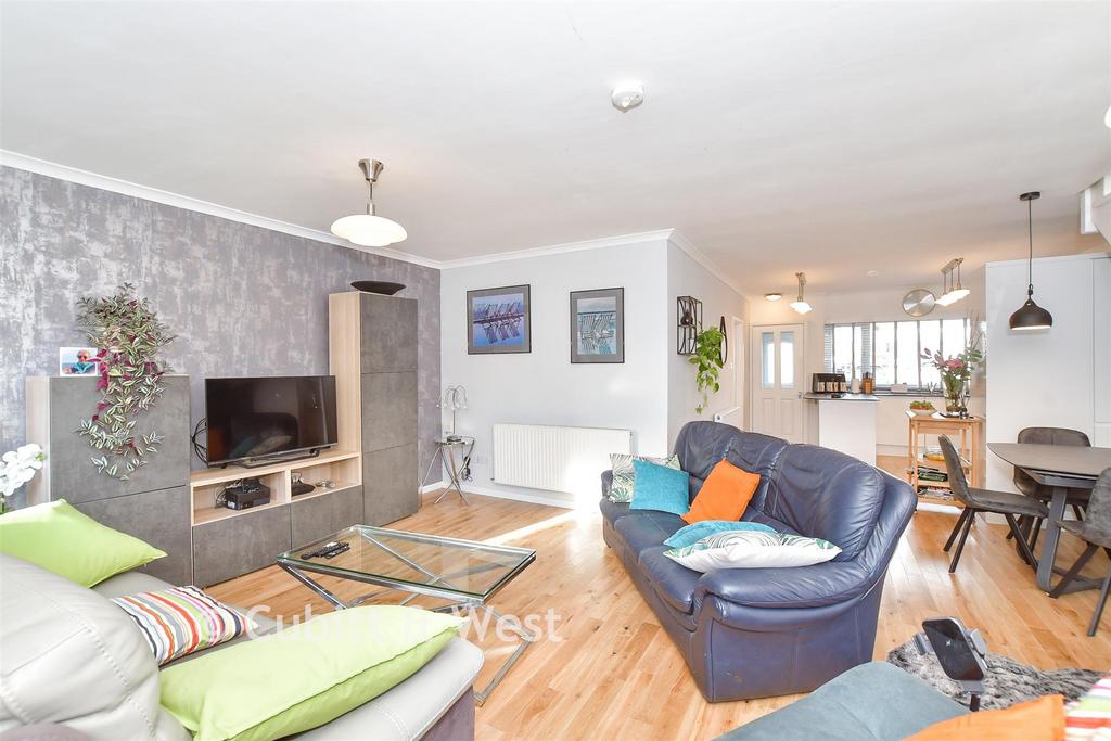 Lounge/ Kitchen