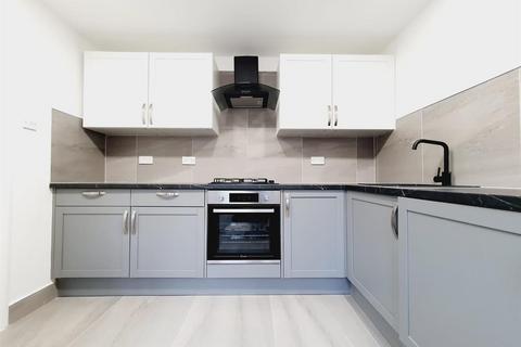 2 bedroom flat to rent, Chandler Avenue, London