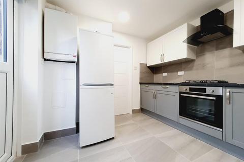 2 bedroom flat to rent, Chandler Avenue, London