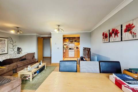 2 bedroom flat for sale, Canute Road, Southampton SO14