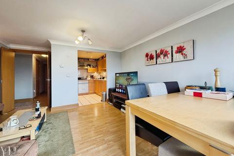 2 bedroom flat for sale, Canute Road, Southampton SO14