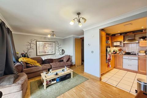 2 bedroom flat for sale, Canute Road, Southampton SO14