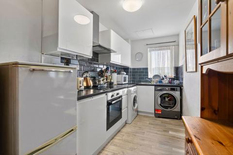 1 bedroom flat for sale, Crescent West, Kettering NN16