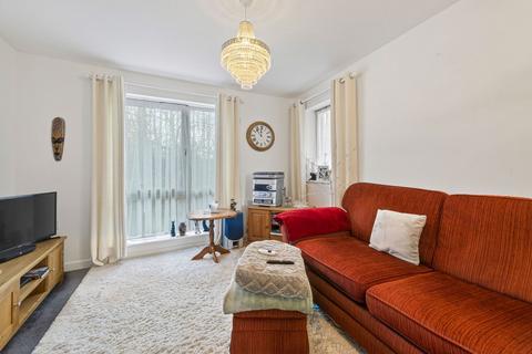 1 bedroom flat for sale, Crescent West, Kettering NN16