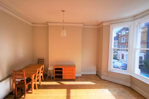 2 bedroom flat to rent, Gascony Avenue, London, NW6