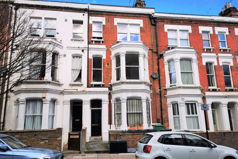 2 bedroom flat to rent, Gascony Avenue, London, NW6