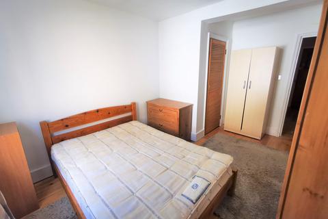 2 bedroom flat to rent, Gascony Avenue, London, NW6