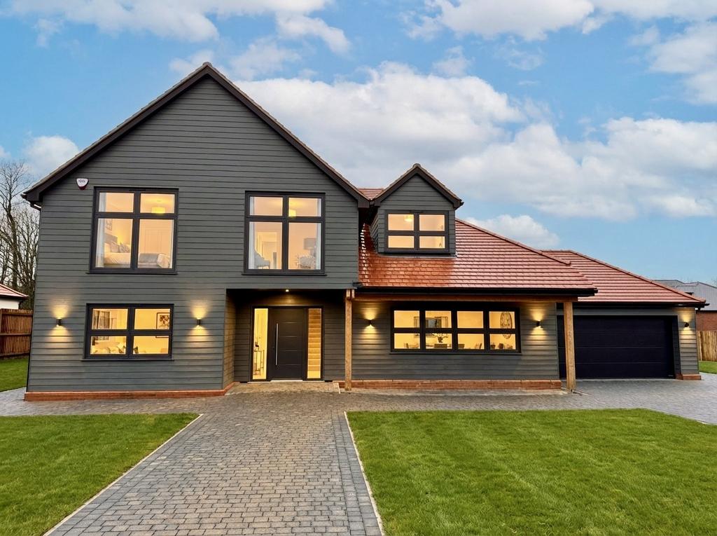 5 Bed detached house - FOR SALE