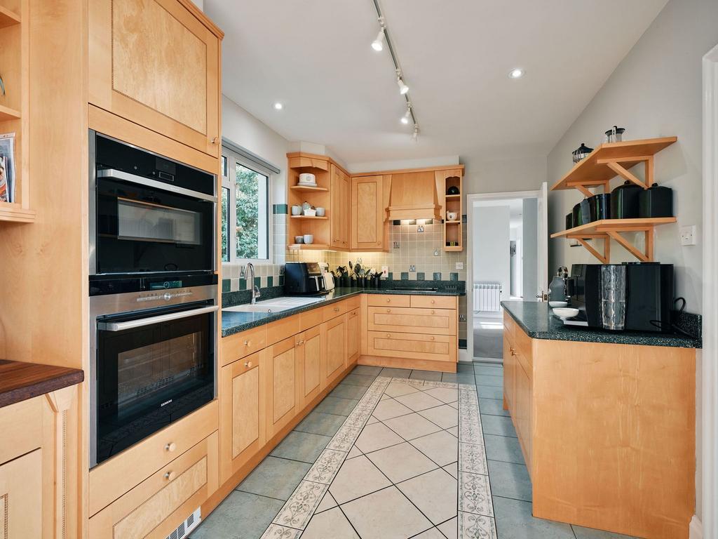 Kitchen &amp; dining