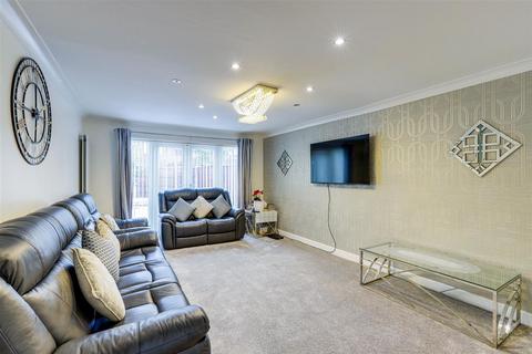 4 bedroom semi-detached house for sale, Fleet Close, Nottingham NG7