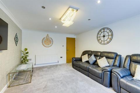 4 bedroom semi-detached house for sale, Fleet Close, Nottingham NG7