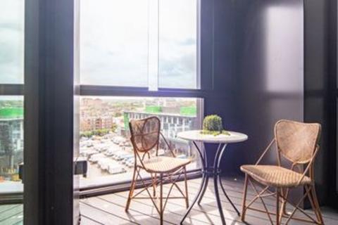 2 bedroom flat to rent, Thornes House, Charles Clowes Walk, SW11