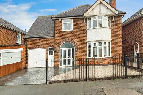 4 bedroom detached house for sale, Peters Drive, Leicester, LE5