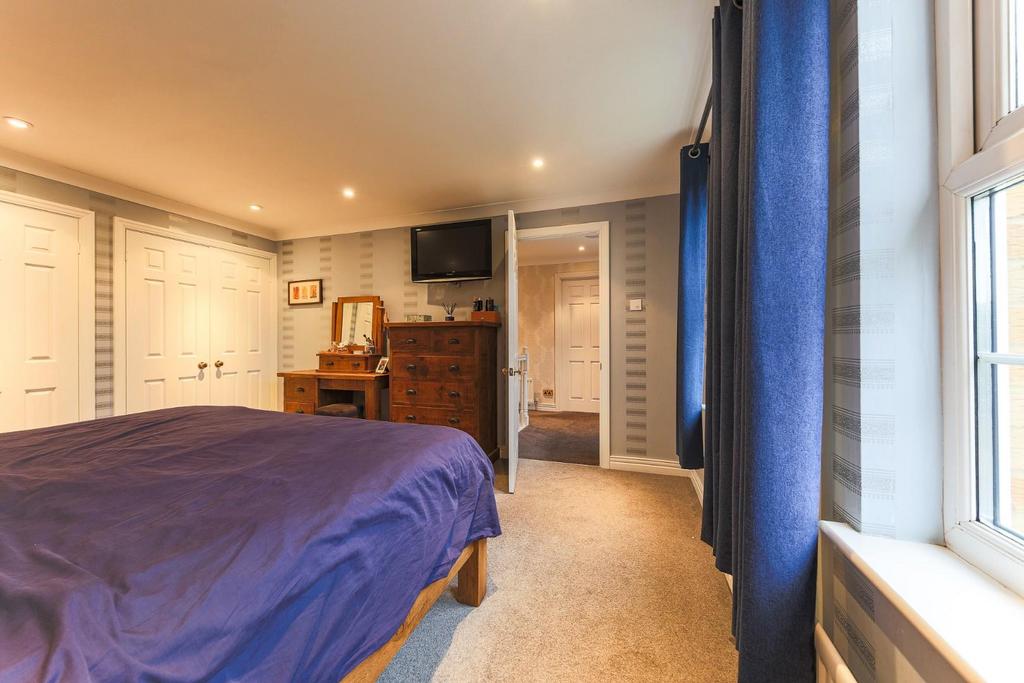 Bedroom 1.jpg