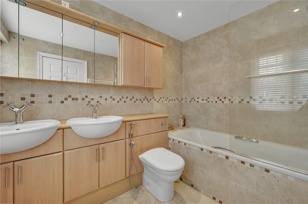 Main En Suite