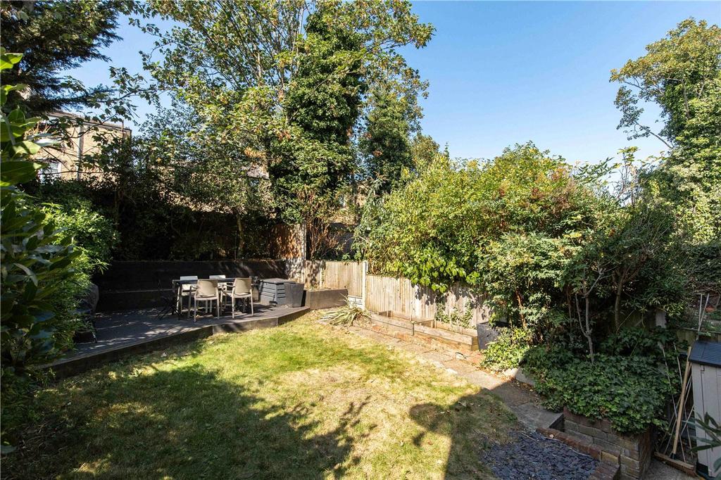 Navarino Road E8
