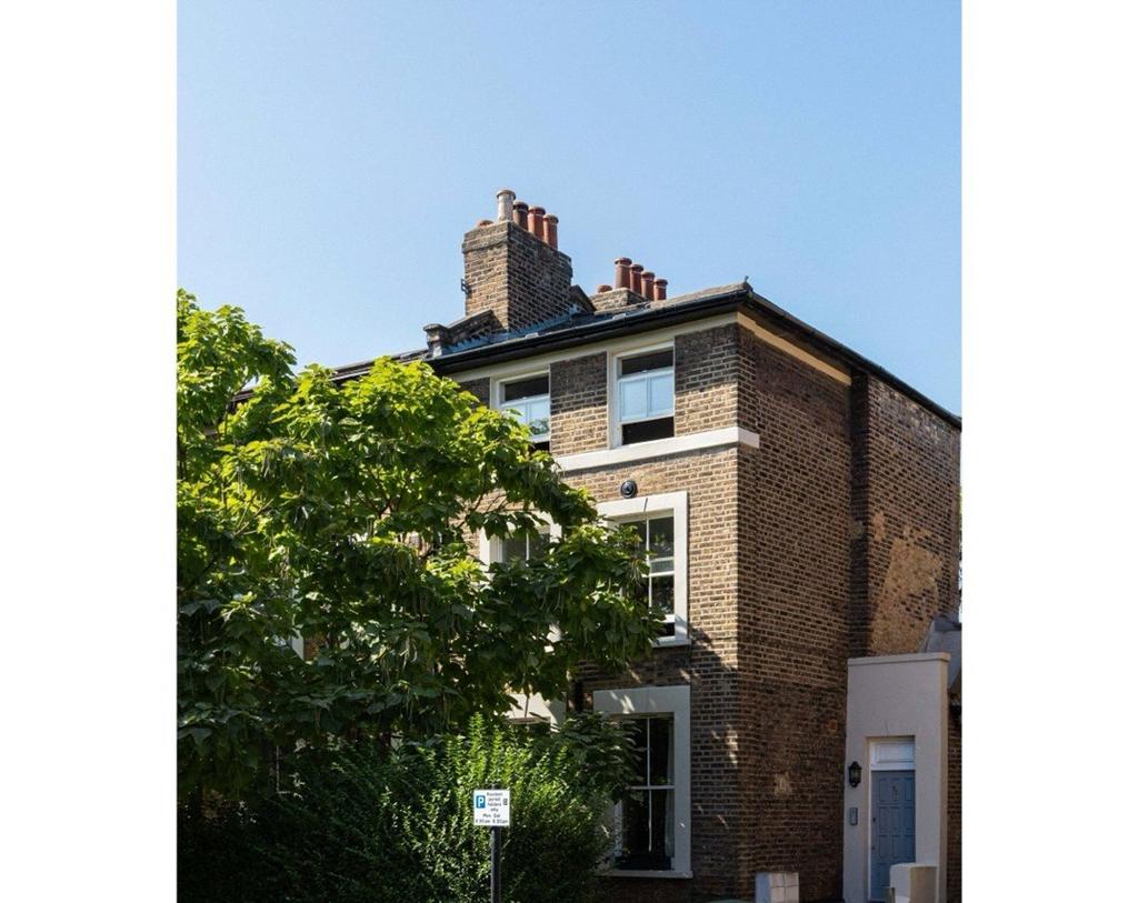 Navarino Road E8