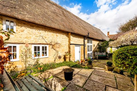 4 bedroom end of terrace house for sale, Main Street, Tingewick, Buckinghamshire, MK18