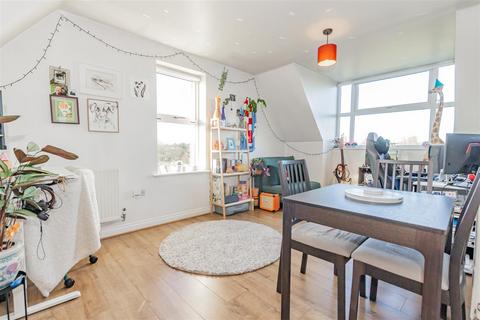 2 bedroom flat for sale, Marshals Court, Perry Street, Crayford, Kent
