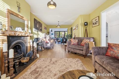 4 bedroom semi-detached house for sale, Cricketers Lane, Herongate, CM13