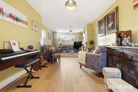 4 bedroom semi-detached house for sale, Cricketers Lane, Herongate, CM13