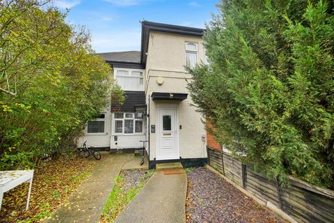 2 bedroom maisonette for sale, Grantham Gardens, Chadwell Heath, RM6
